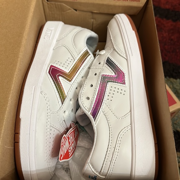 Vans woman’s Lowland true white rainbow iridescent logo comfy Cush - Picture 7 of 11